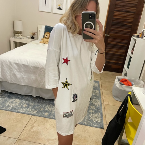 Mini patch dress - Picture 3 of 3